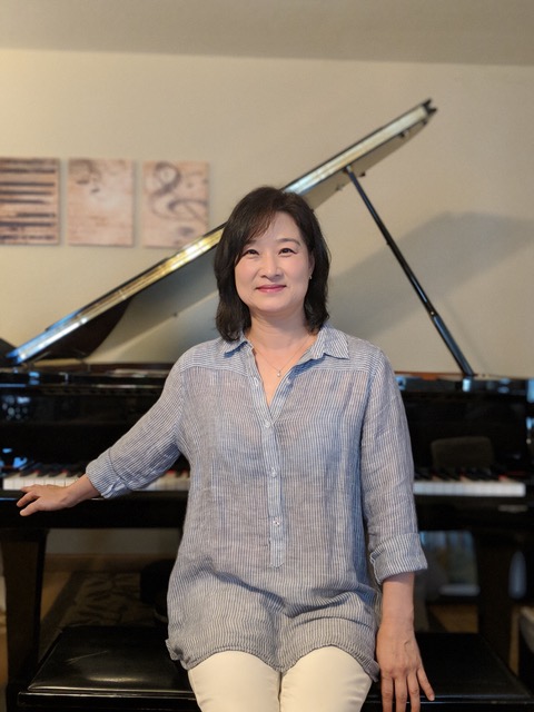 Michelle teaches keyboard and piano classes